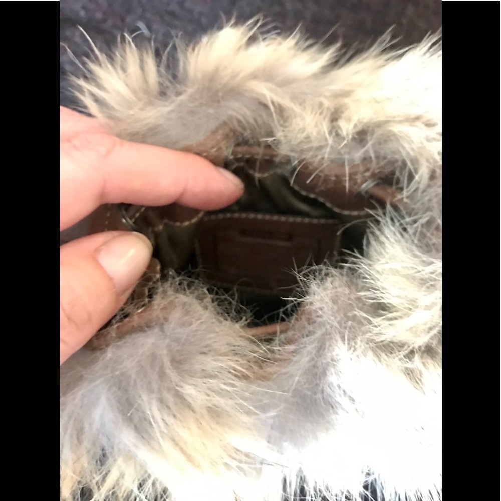❤️ Designer Coach Fur Lined Rustic Leather Pouch; Perfect for your ID 🪪,📱& 💄 - Picture 4 of 4